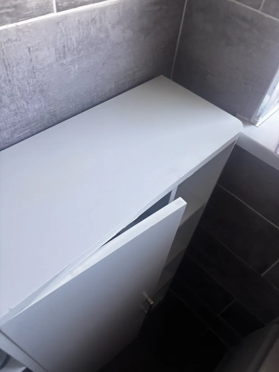 Bathroom unit - Image 1