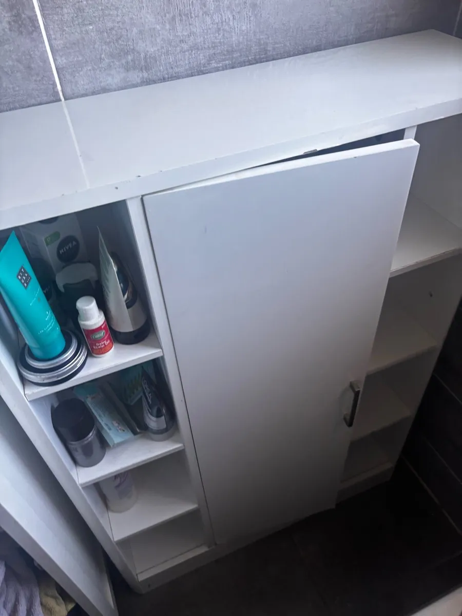 Bathroom unit - Image 3