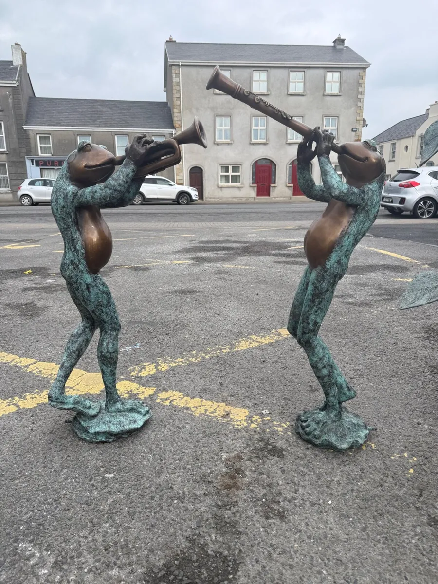 Pair of Bronze frog fountains - Image 2