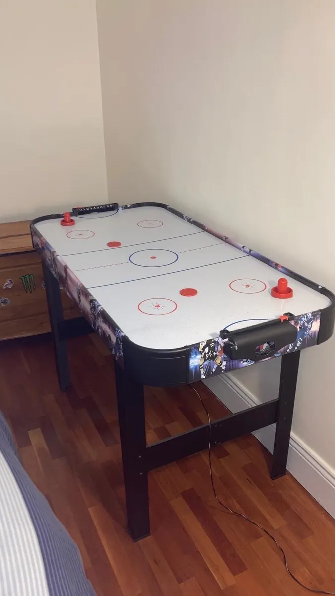 Air hockey table - Image 1