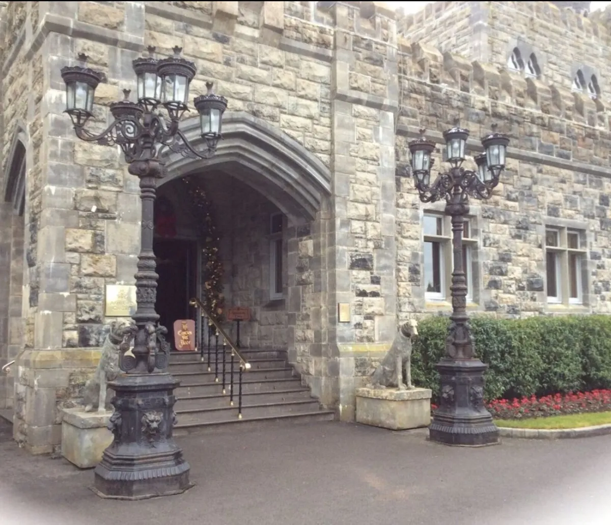 Cast iron 5 headed lamps 300cm tall - Image 3