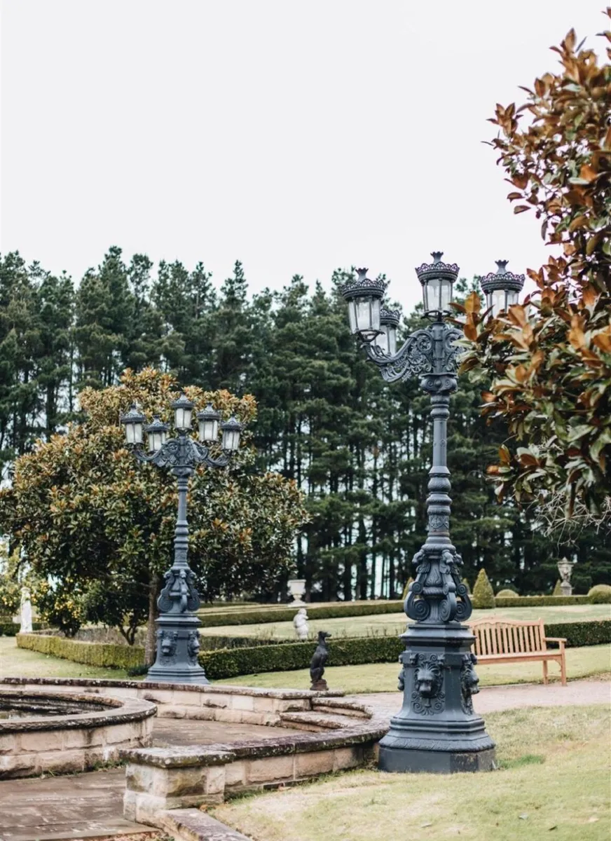 Cast iron 5 headed lamps 300cm tall - Image 4