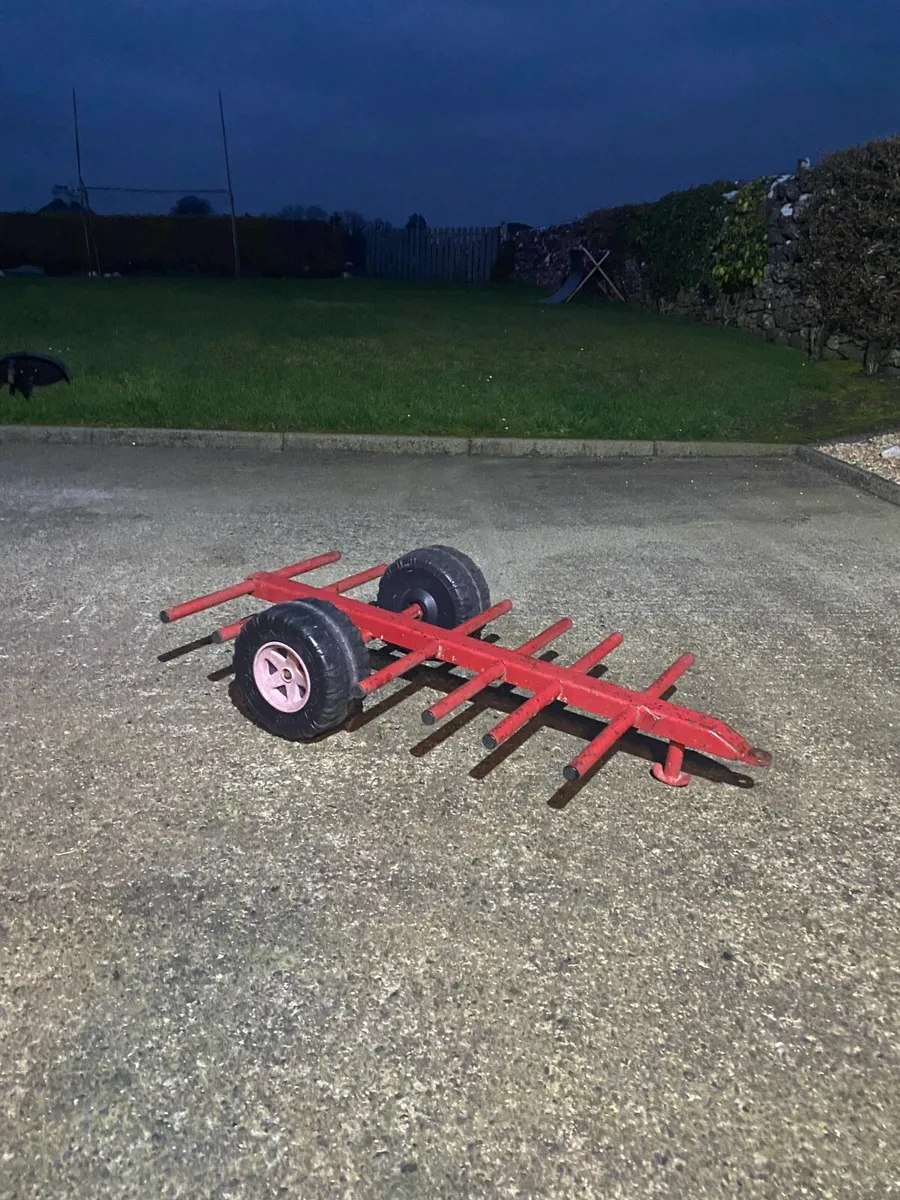 Bale trailer - Image 1