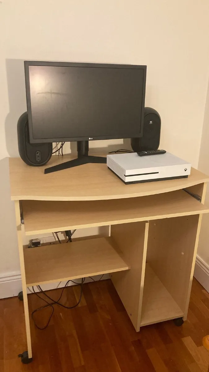 Office desk - Image 1