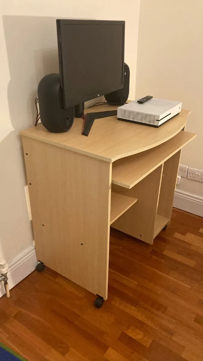 Office desk - Image 2