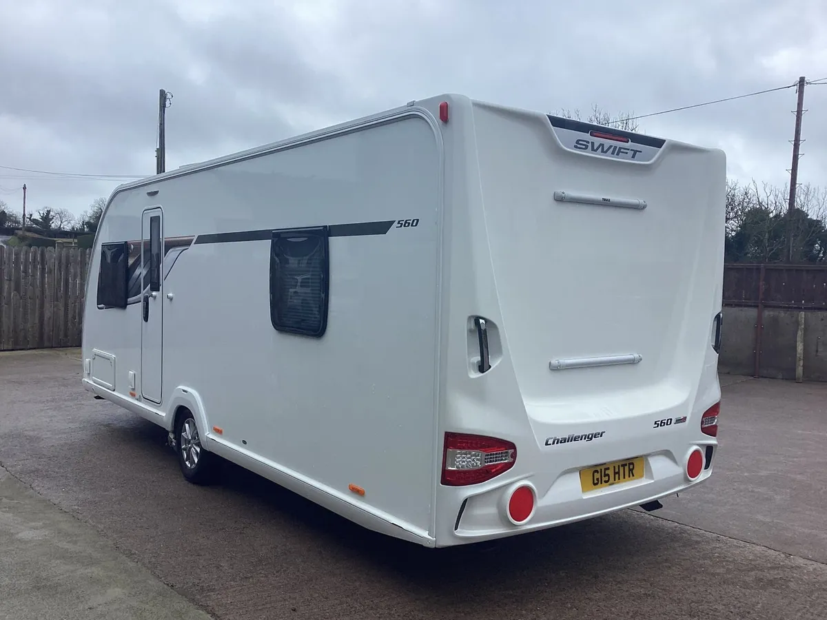 Swift challenger 590 4 Berth Island bed - Image 4