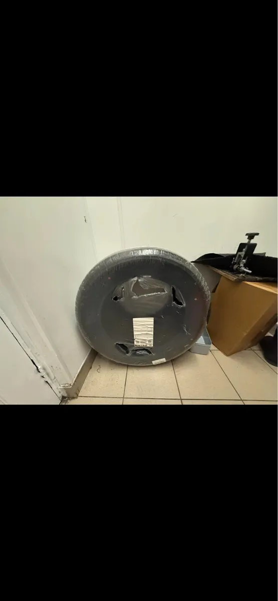 2 Tyres 235/60/18 - Image 1