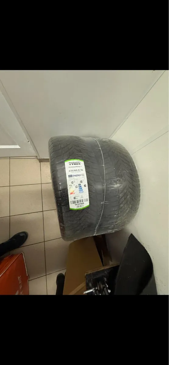 2 Tyres 235/60/18 - Image 4