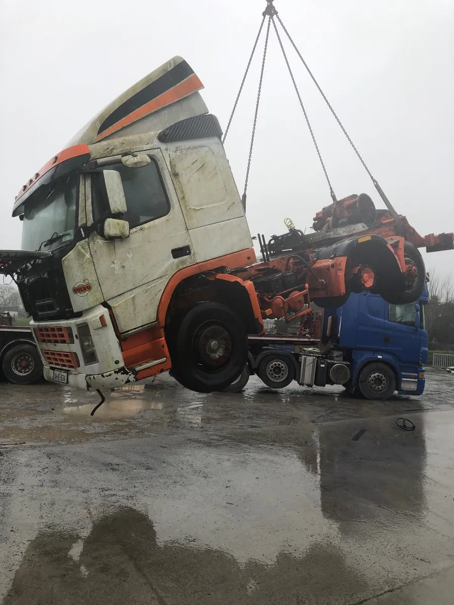 Volvos & Scanias for breaking - Image 4