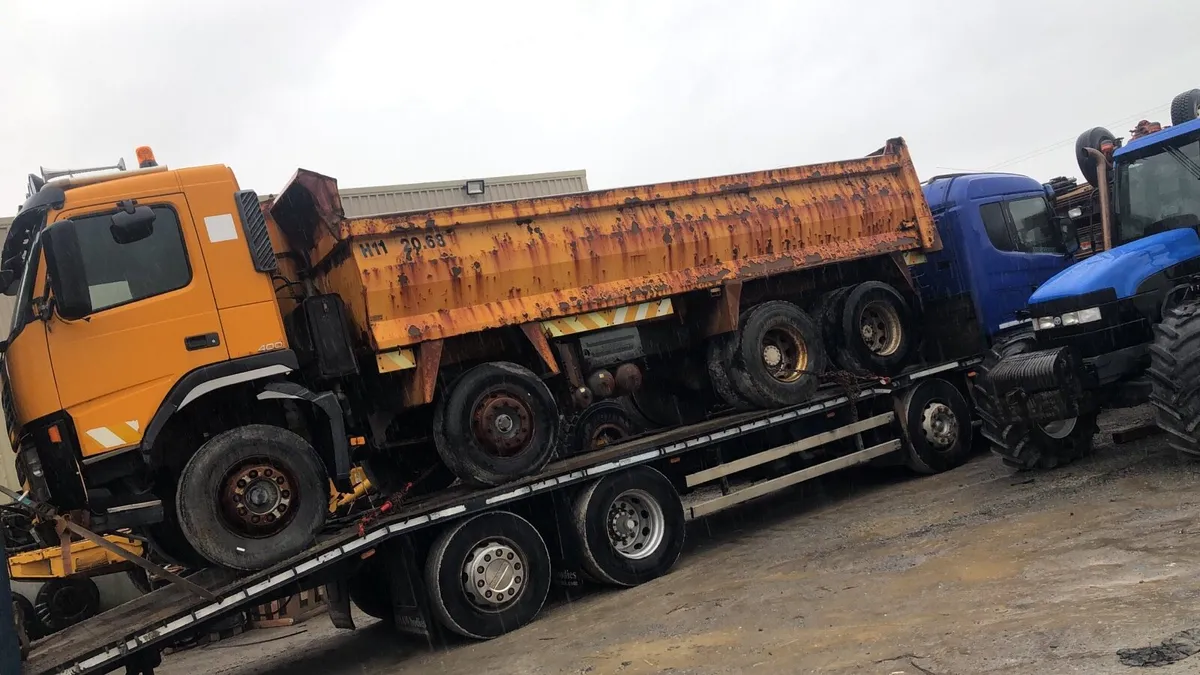 Volvo fm13 8x4 tipper for breaking