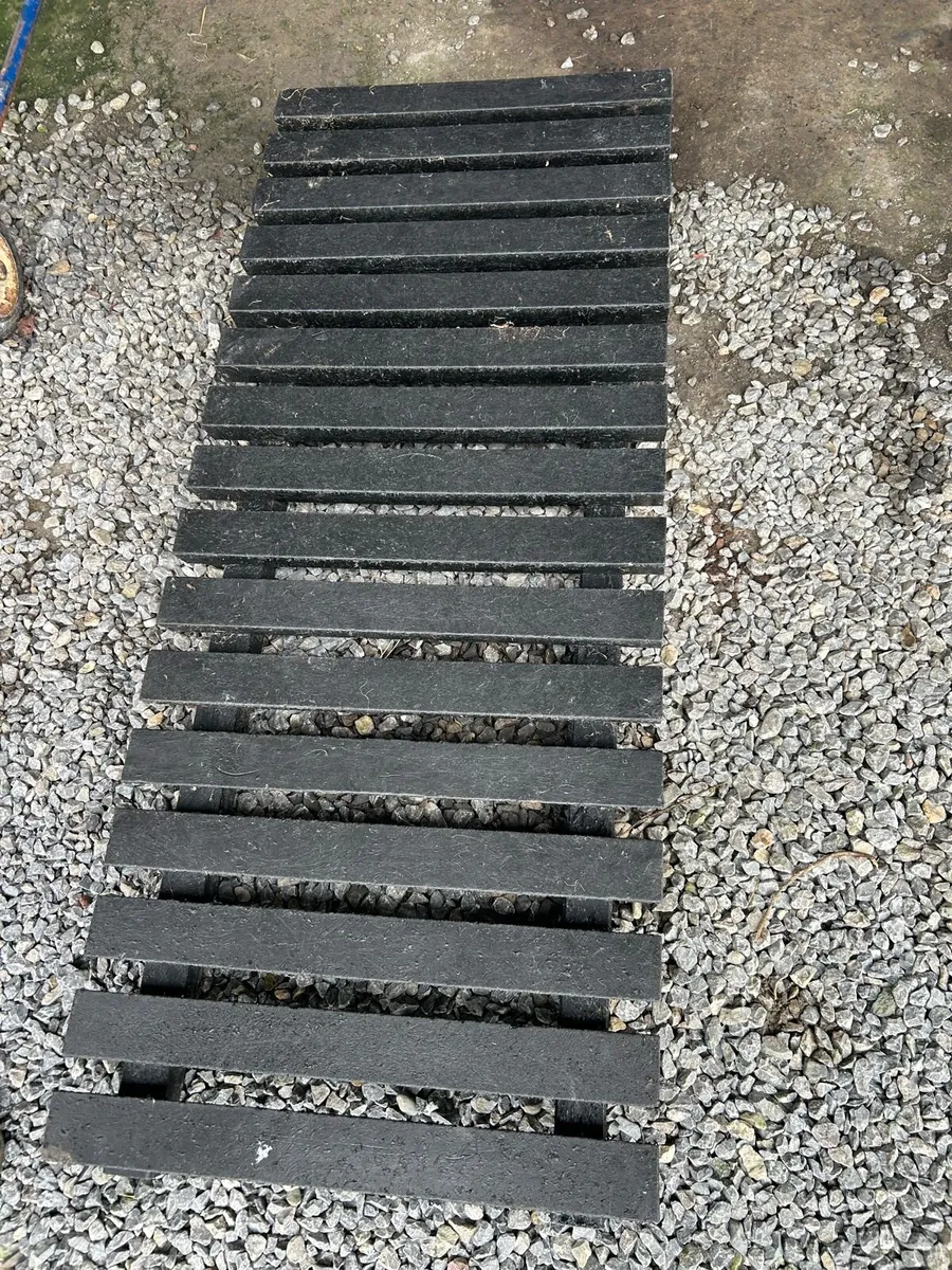 Calf slats - Image 1