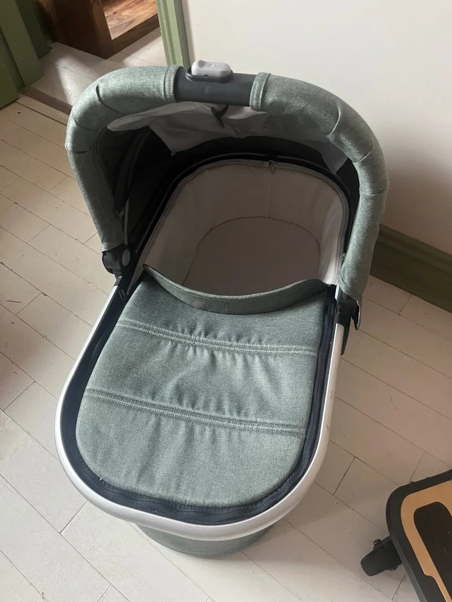 Uppababy vista- toddler seat-buggy board-basinet - Image 3