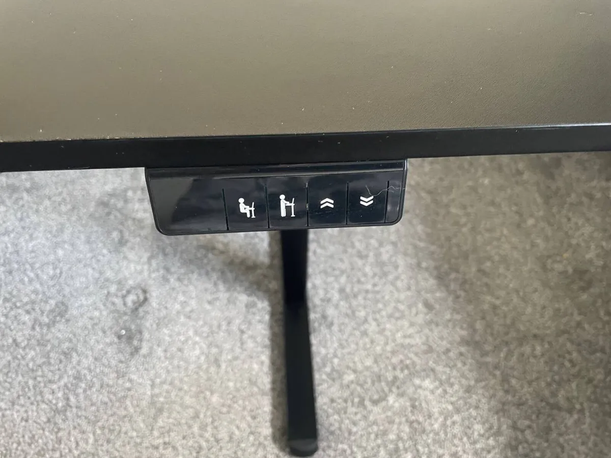 Adjustable desk - Image 2