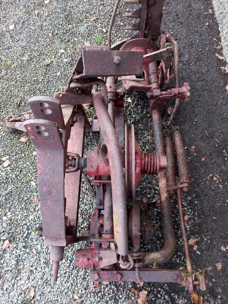 International Fingerbar Mower - Image 4