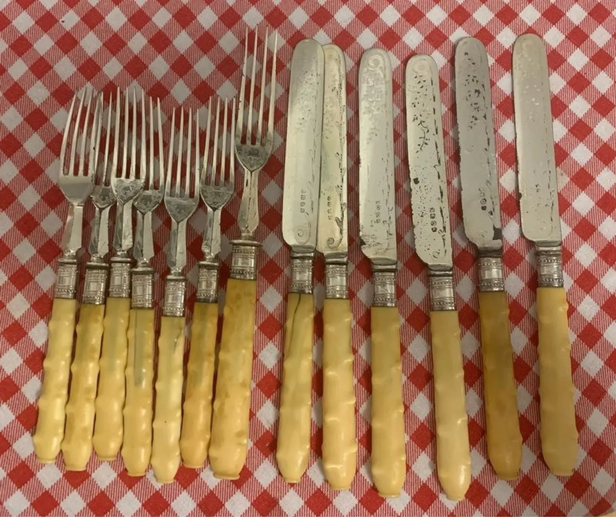 Silver plate fish cutlery -set of 6 with serving fork - Image 1