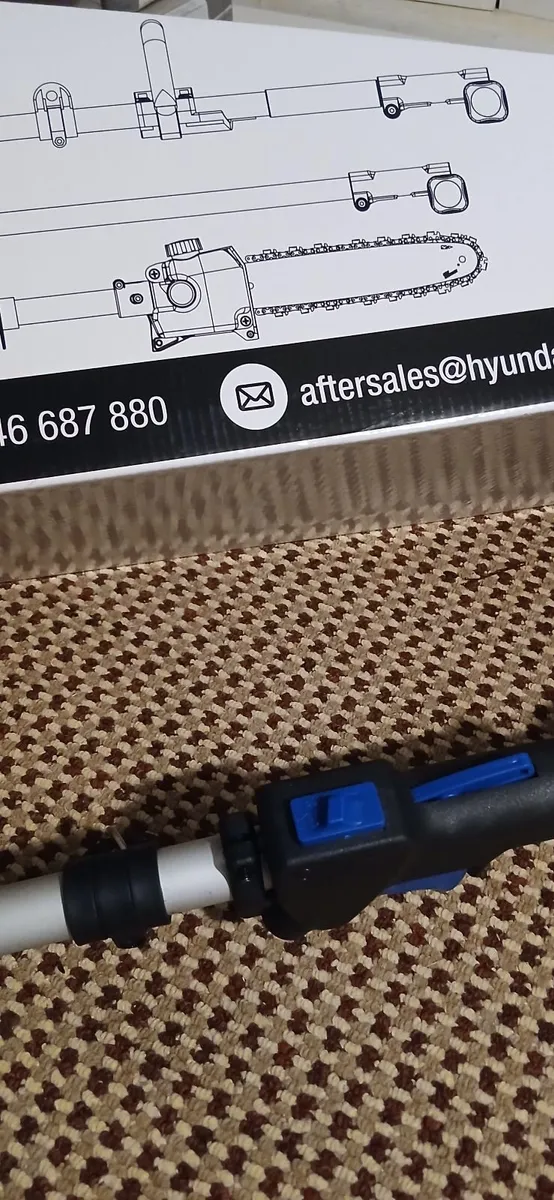Hyundai 52cc long petrol pole saw - Image 3