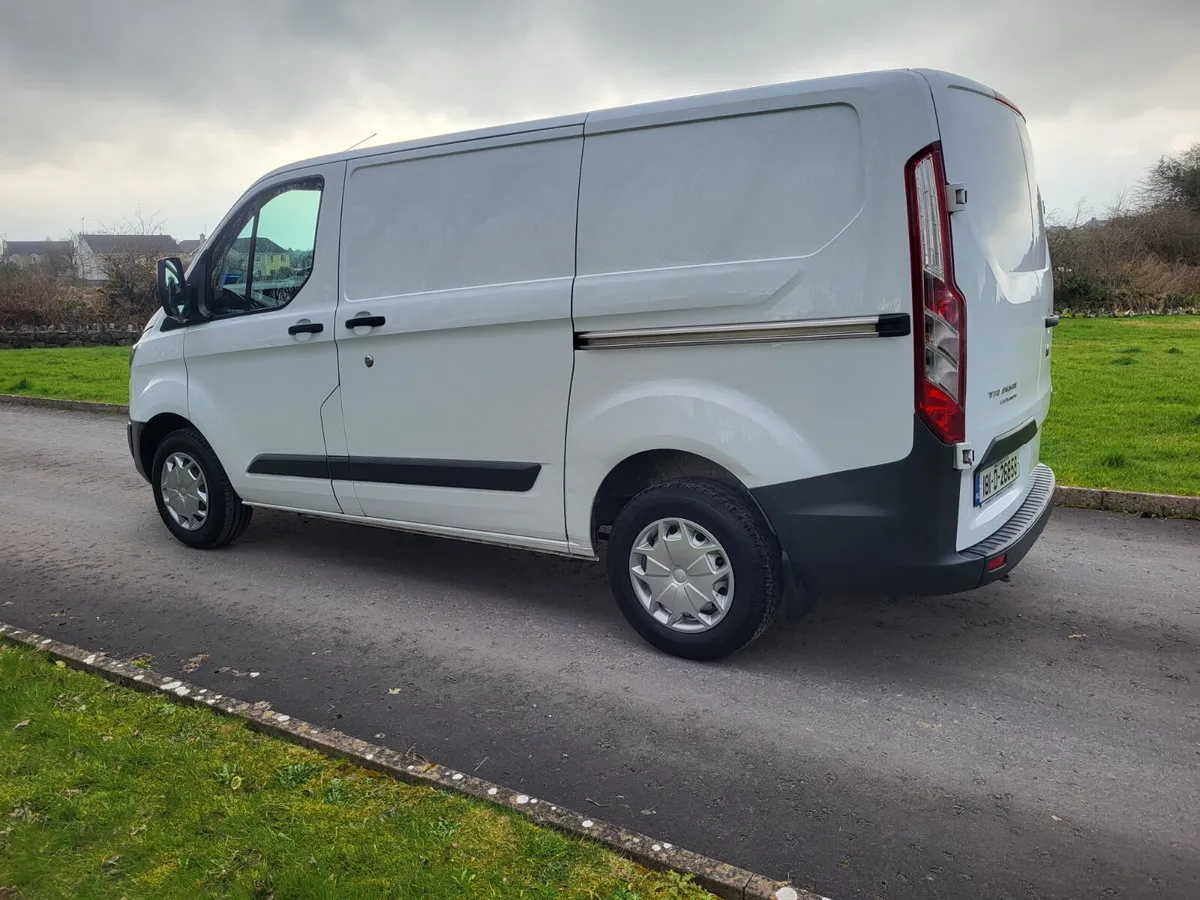 Ford Transit Custom   SWB  MINT CONDITION - Image 4
