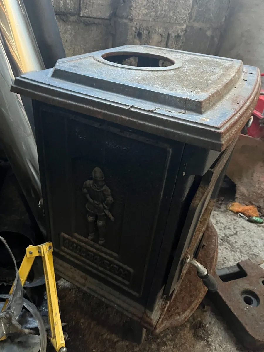 Mulberry Stove and Piping - Image 4