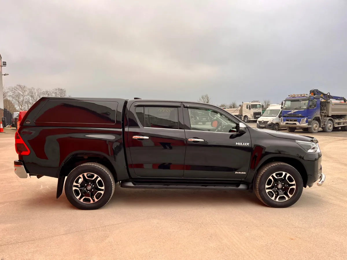 2023 Toyota Hilux Invincible 2.4 - Image 4