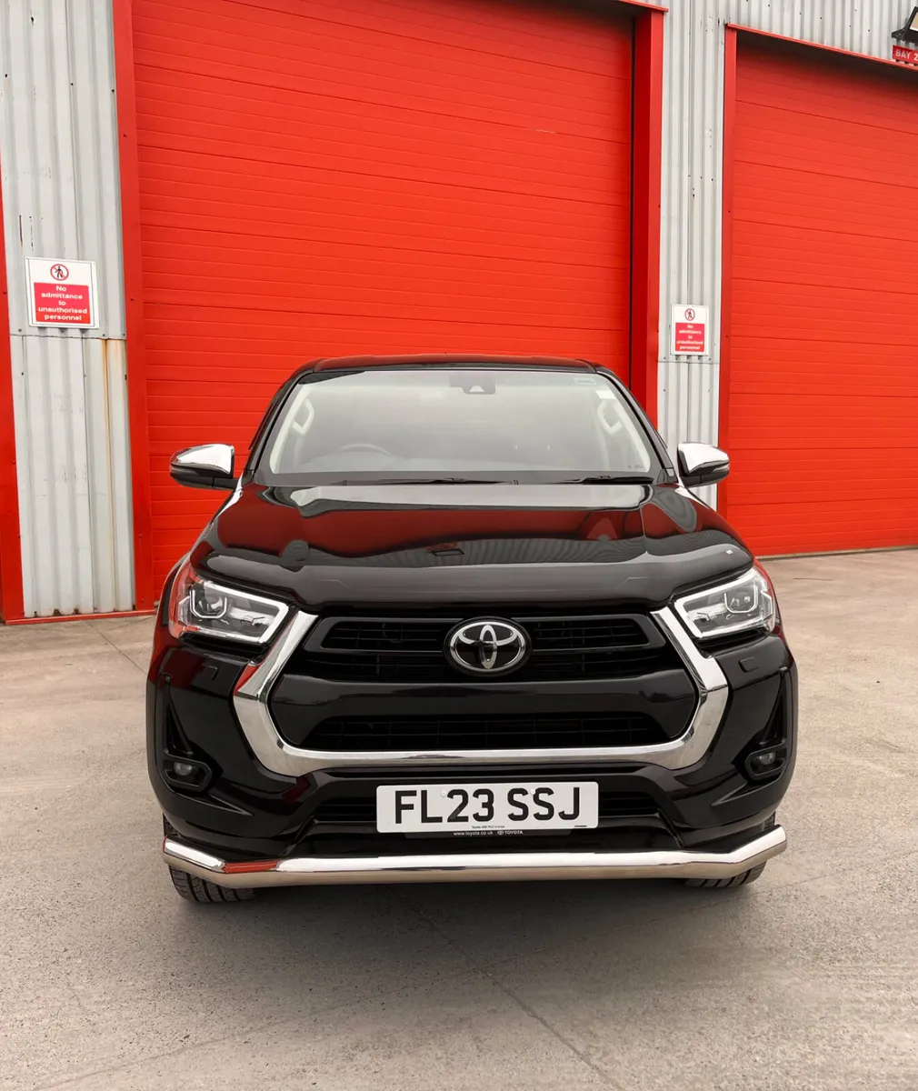 2023 Toyota Hilux Invincible 2.4 - Image 3