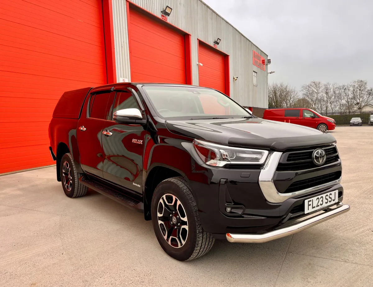 2023 Toyota Hilux Invincible 2.4 - Image 2