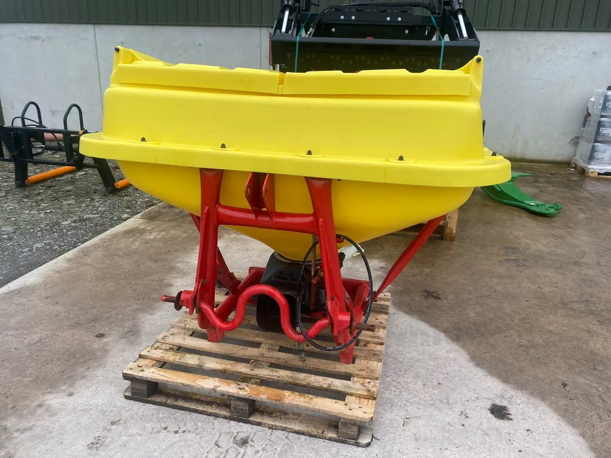 Fertllizer spreader - Image 3