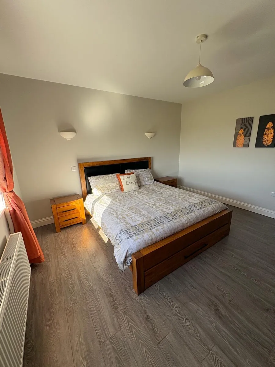 Bed and wardrobe - Image 2