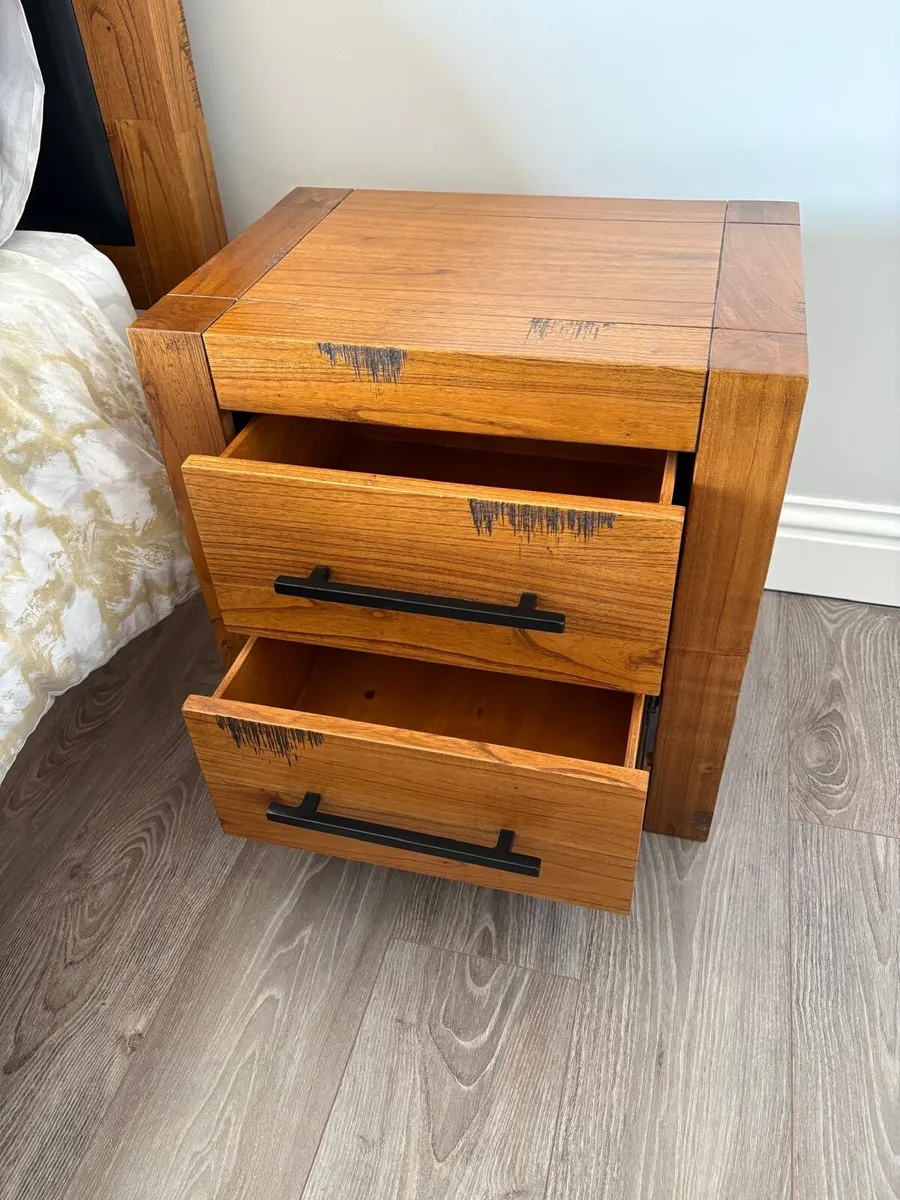 Bed and wardrobe - Image 3