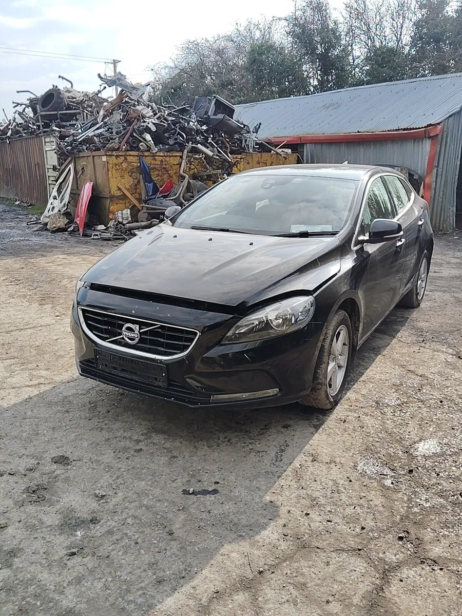 Breaking Volvo V40 2015 diesel - Image 1