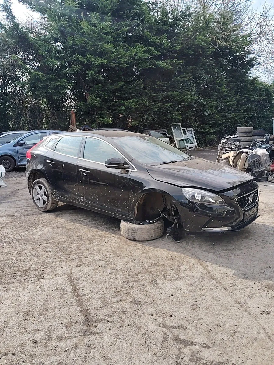 Breaking Volvo V40 2015 diesel - Image 2