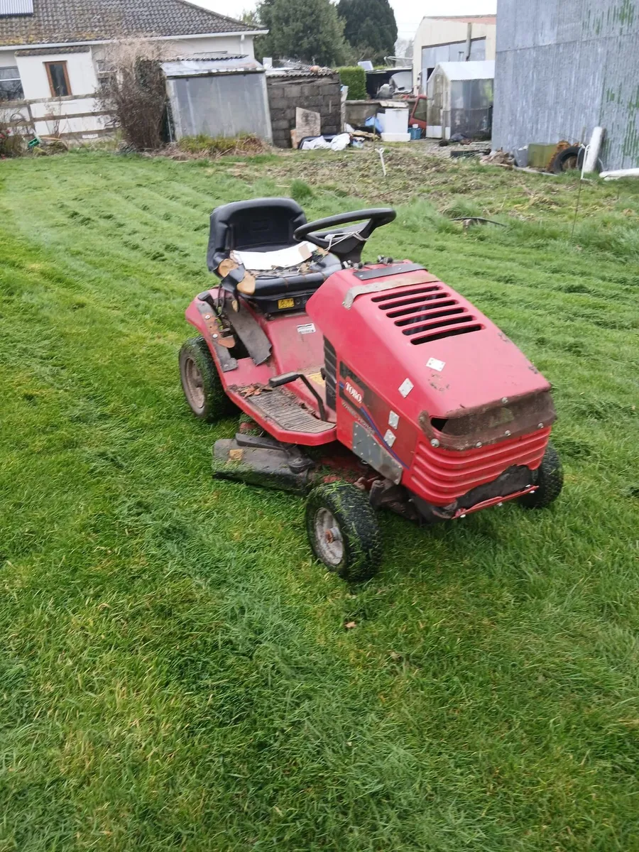 Tractor lawnmower - Image 1