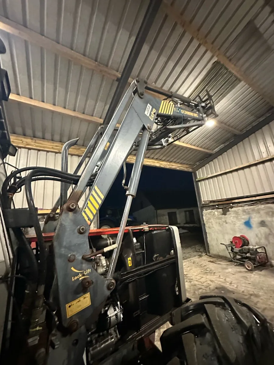 Massey 390 front loader - Image 2