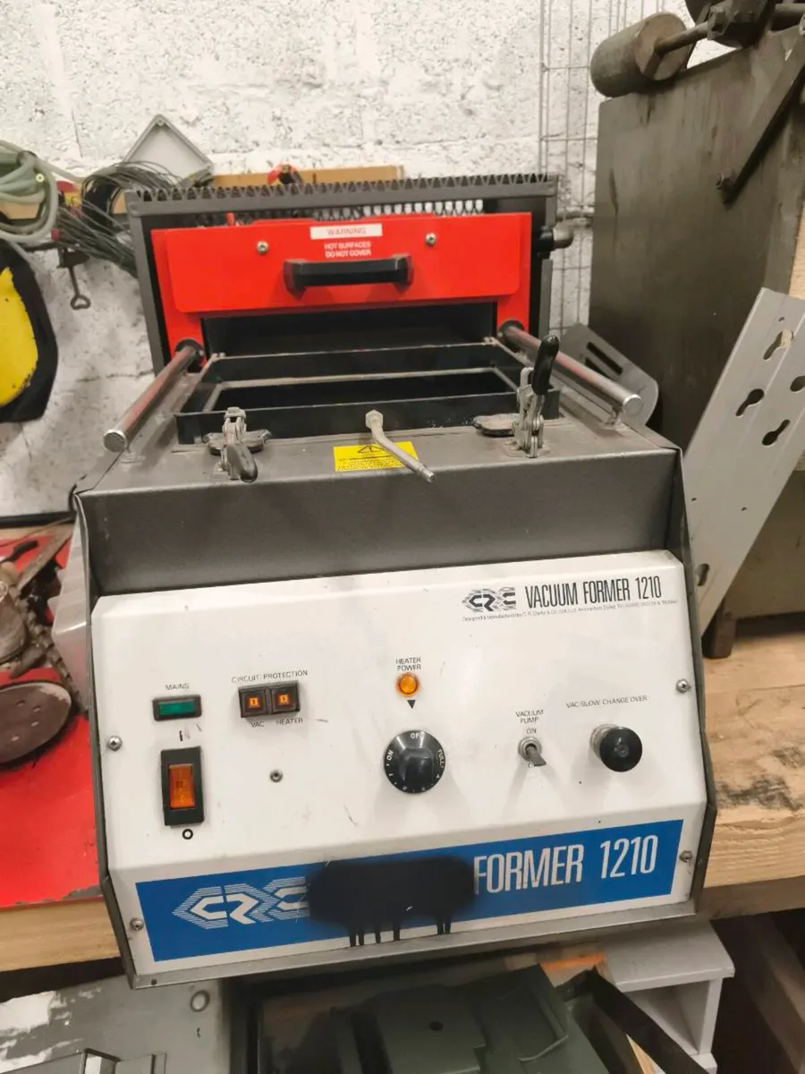 Vacuum former 1210