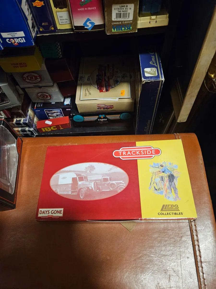 Corgi Trackside British Rail Set - Image 1