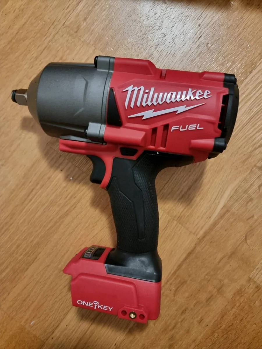 Milwaukee M18 Fuel 1/2' High Tourqe Wrench Body - Image 2
