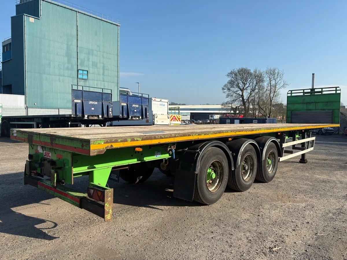 2016 SDC 13.6 Mt Moffett Flatbed Trailer - Image 1