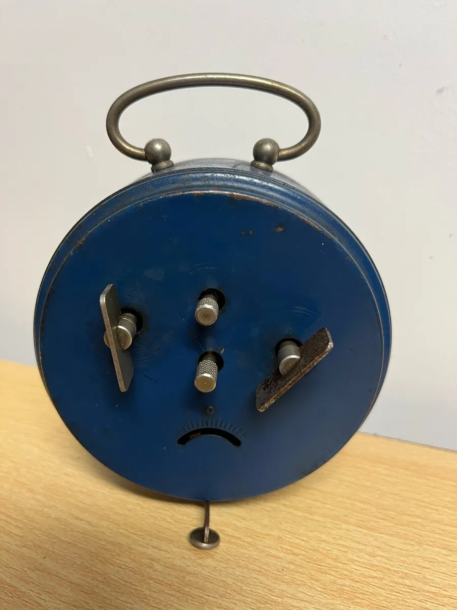 1930s German Beatall Alarm clock - Image 2