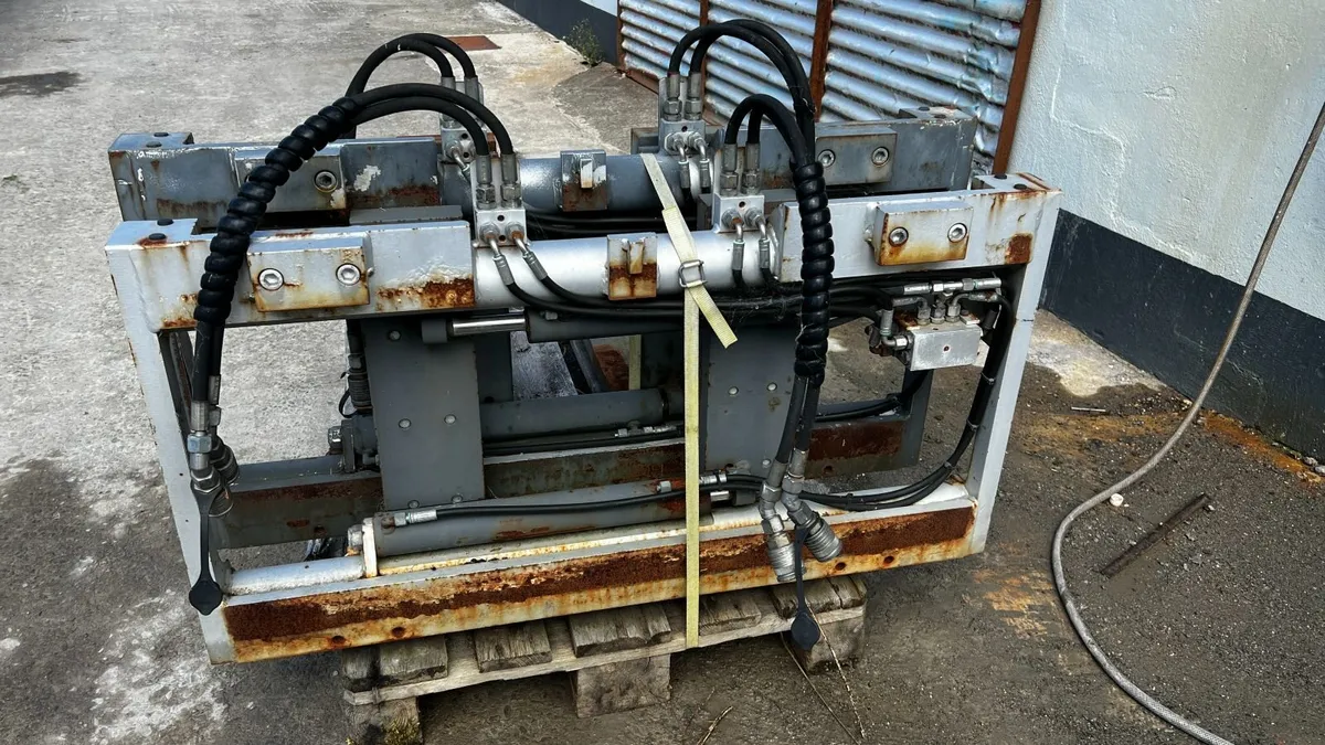 Forklift  Fork Positioner with Sideshift 3500 - Image 3