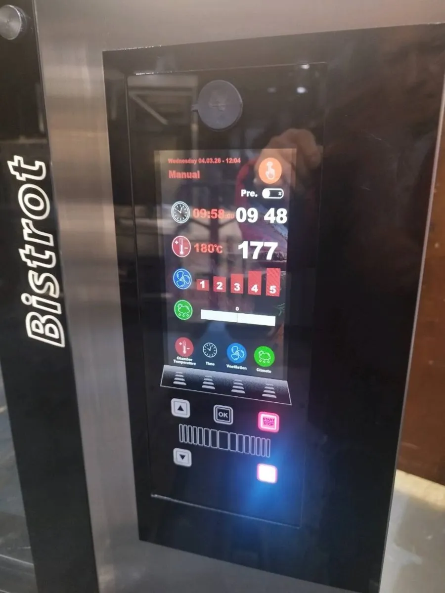 New Six rack combi oven - Image 2