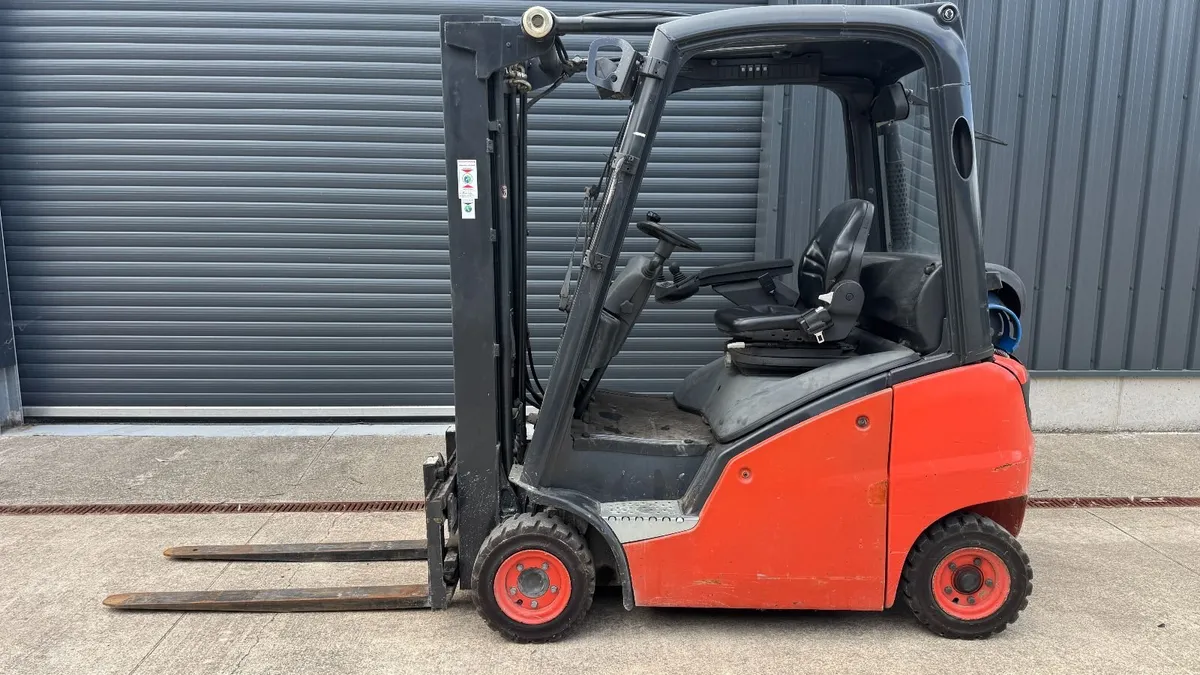 Forklift LINDE H16 T2 - 5200 hrs 2 Stage - Image 1