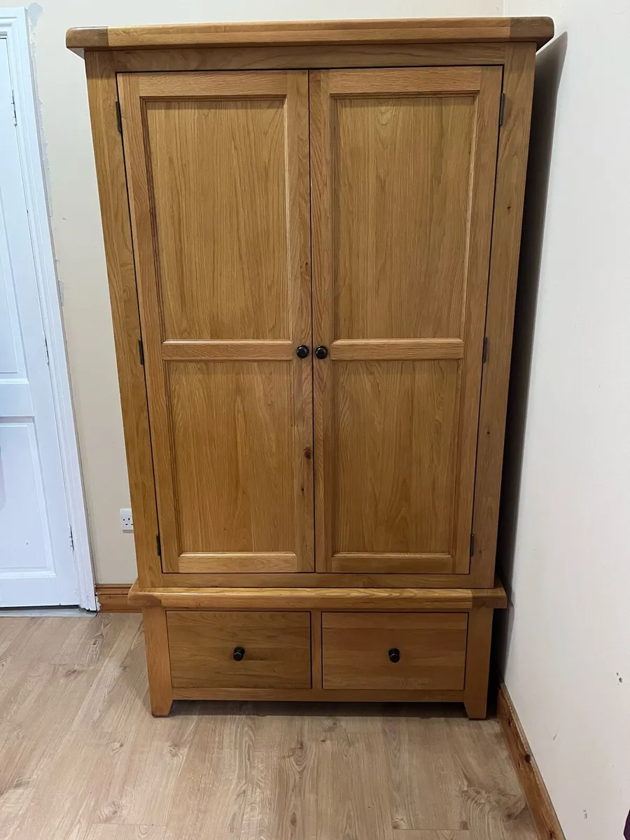 Oak wardrobe - Image 1