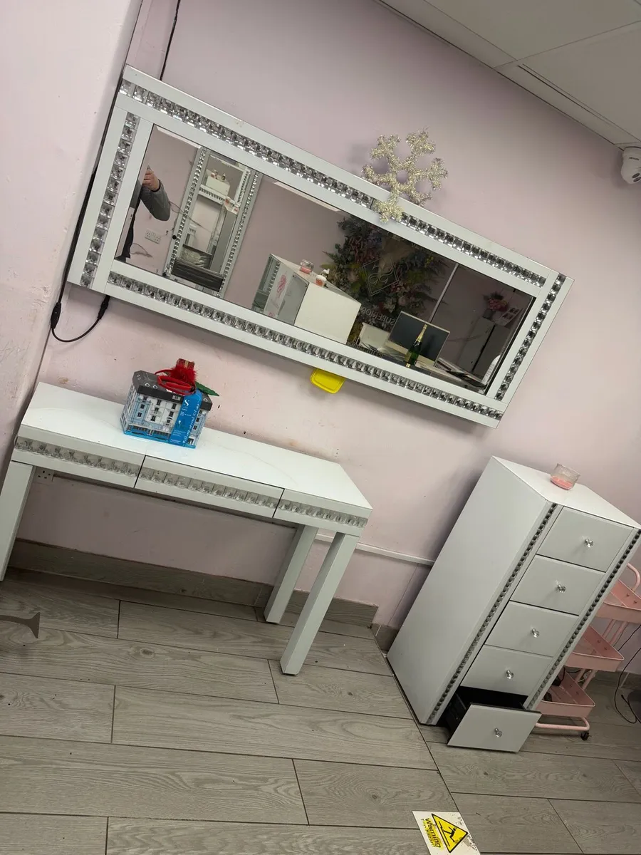 Salon furniture - Image 4