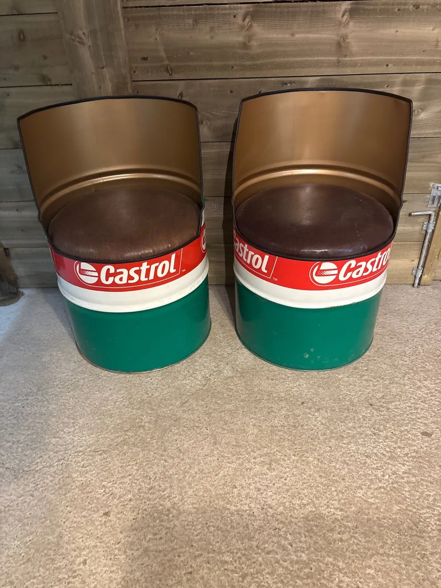 Outdoor seats - Image 1