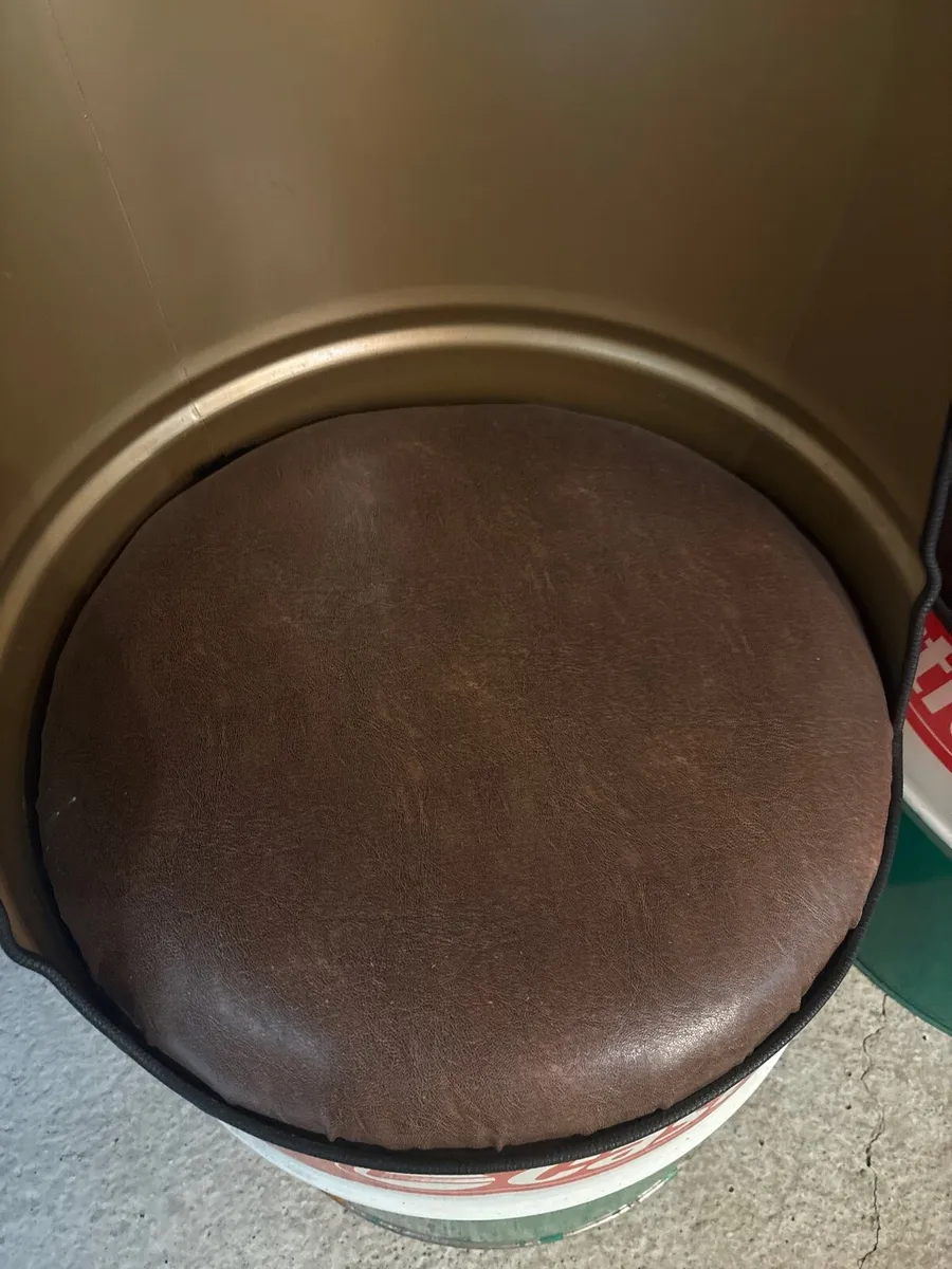 Outdoor seats - Image 3