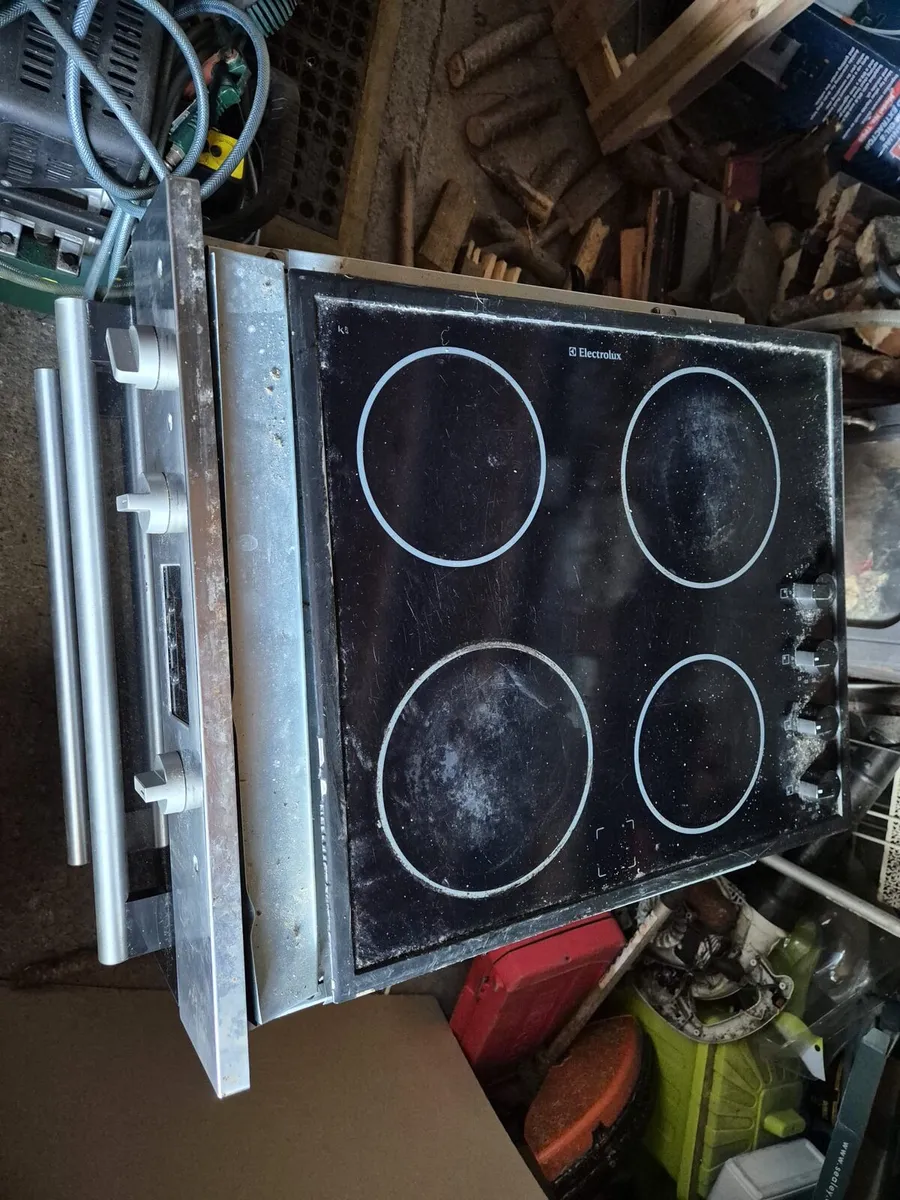 Oven & hob hotpoint only 1.5 years old - Image 2