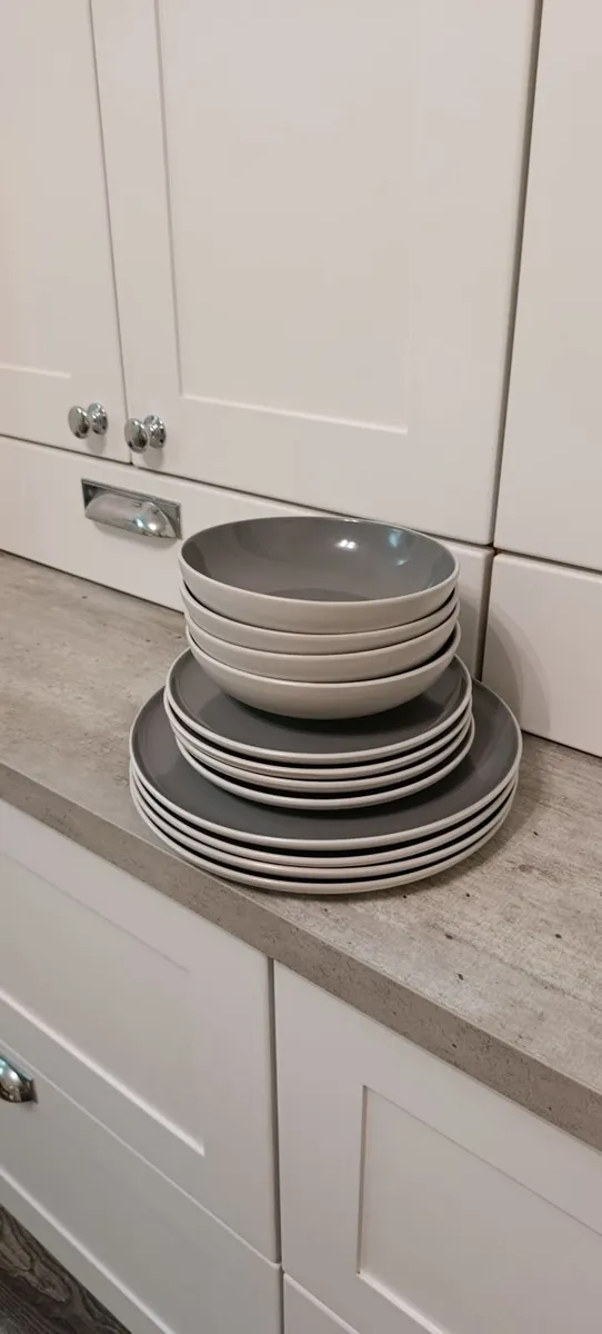 Tableware set of 4 - Image 1