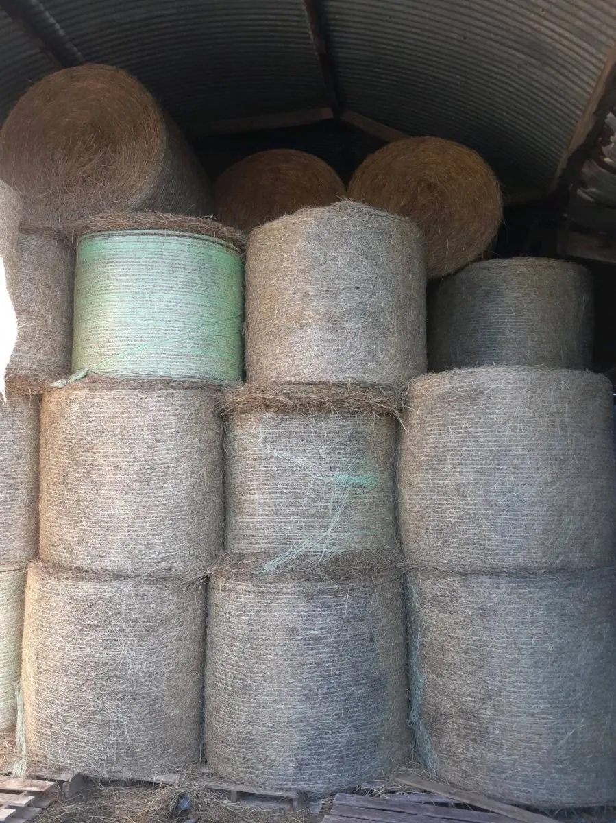 Hay bales 4×4