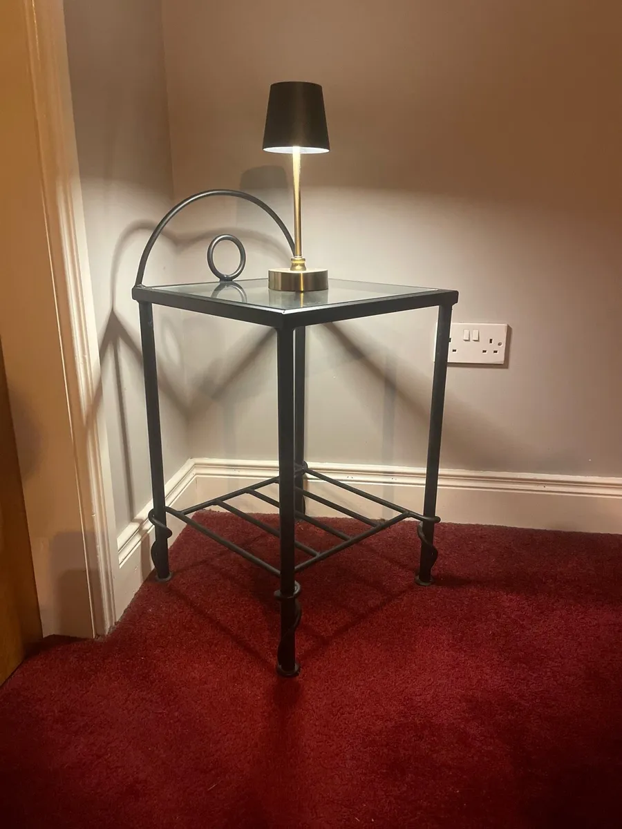 Glass table - Image 1