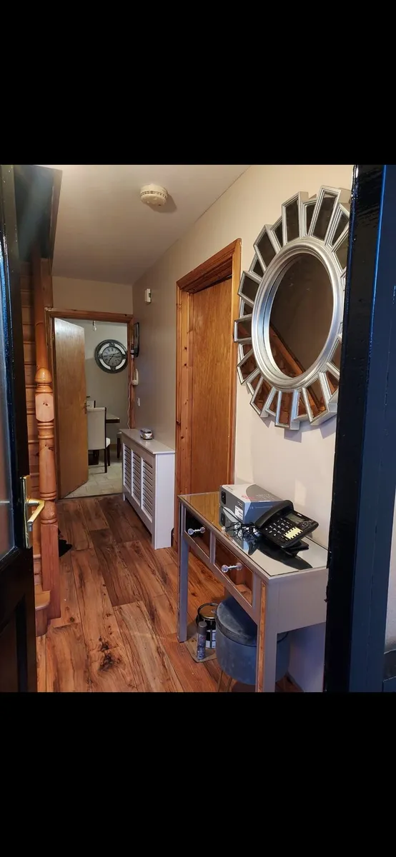 Internal Doors..3 Solid doors with handles and hin - Image 1