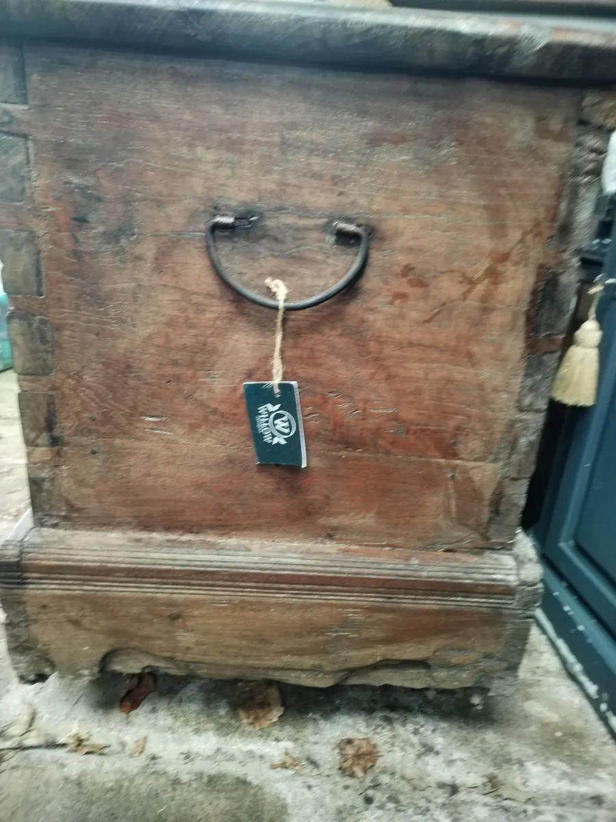 Antique oak chest on wheels - Image 3